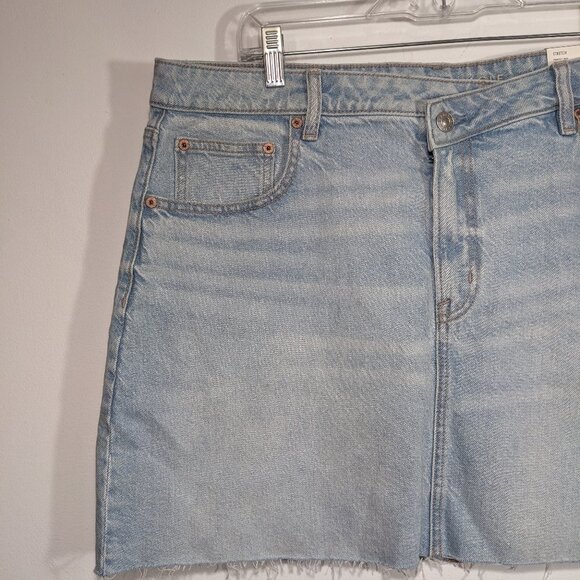 NWT American Eagle Outfitters 18 Raw Hem Jean Perfect Skirt Light Wash Denim 34W - Picture 3 of 13